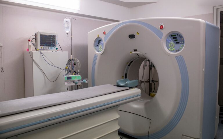Sala di TAC veterinaria per cani e gatti dell'Ospedale Veterinario Croce Azzurra Roma
